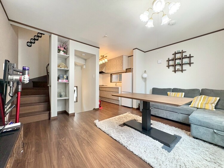 居間 居心地の良い空気感は、暮らしのステージを彩り、心からのやすらぎと満足感を与えてくれます。