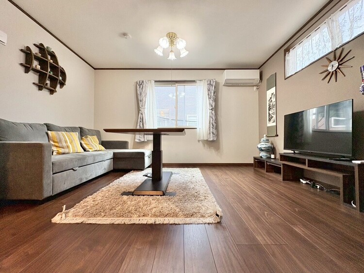 居間 快適に過ごす毎日を求めて、暮らしの中でご自身の「マイホーム」に創り上げてください。