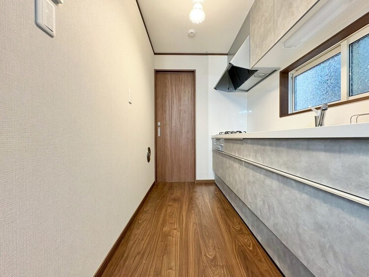 キッチン スマートな意匠と充実の機能を備えたキッチンが、暮らしにおいしい彩りを添えます。