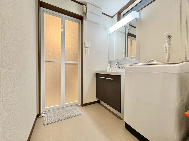 洗面 清潔感と心地よさを重視した、上質感漂うパウダールーム。