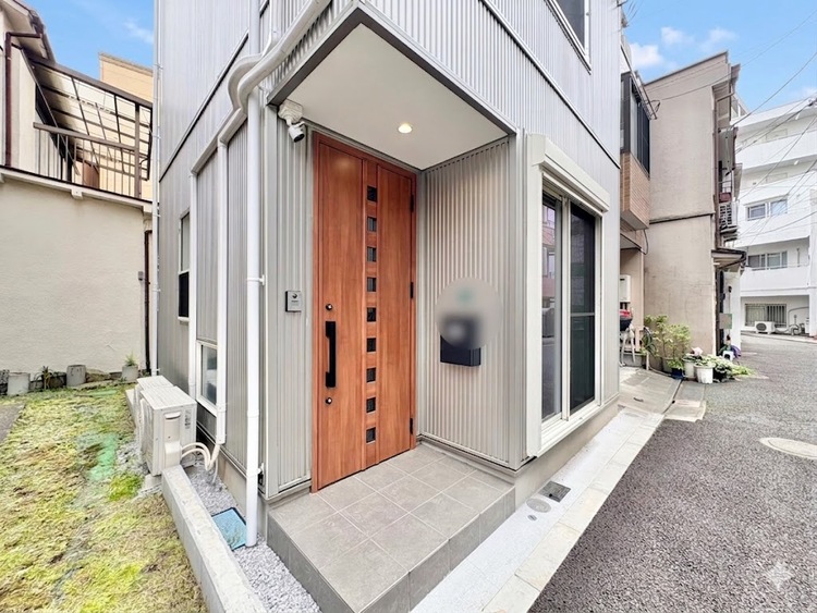 玄関 玄関を開ければ、そこは安らぎのご自宅。