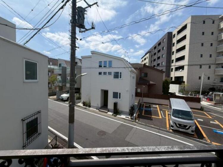 その他 開放感のある眺望。陽光、風通しのよいワイドバルコニー。お洗濯物も乾かしやすいですね。
