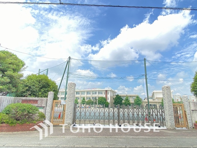 周辺 川崎市立登戸小学校　距離600ｍ