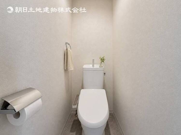 トイレ 【トイレ】ウォシュレット、保温機能付き便座など充実の設備です　お掃除がしやすくストレスフリー！！ 