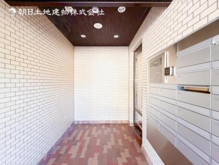 エントランス 【エントランス】重厚感の溢れるエントランスはマンションの顔！帰宅時、来客時に誇れる空間を演出します！ 