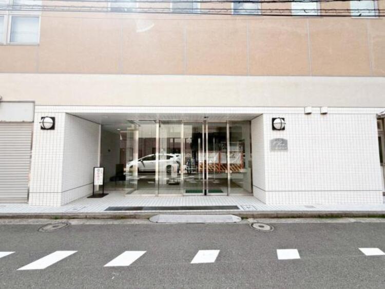 エントランス 【エントランス】重厚感の溢れるエントランスはマンションの顔！帰宅時、来客時に誇れる空間を演出します！