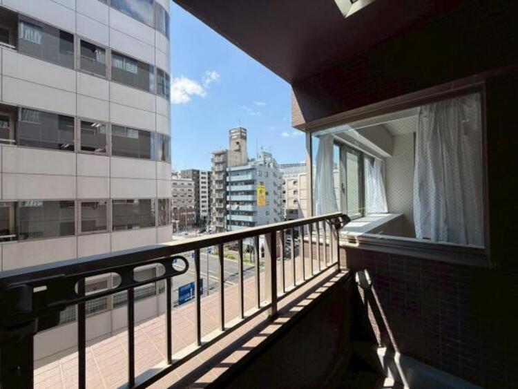 その他 【バルコニー】思わず大きく深呼吸したくなるバルコニー！空が青く、近く、広く感じる事が出来ます。