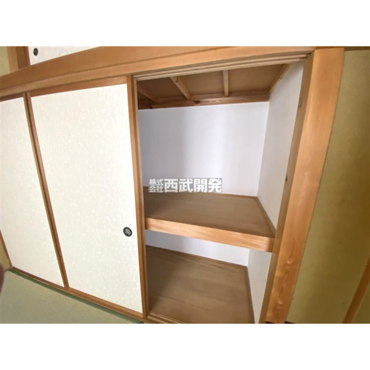 収納 ２階和室６帖備え付けの押入れ