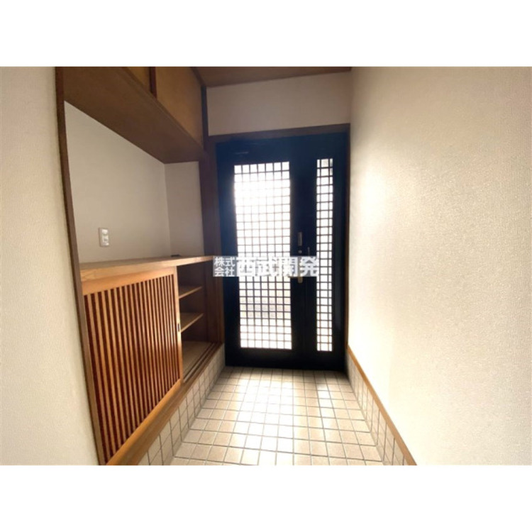 玄関 