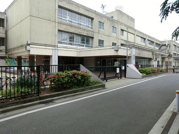 周辺 藤崎小学校	790m	