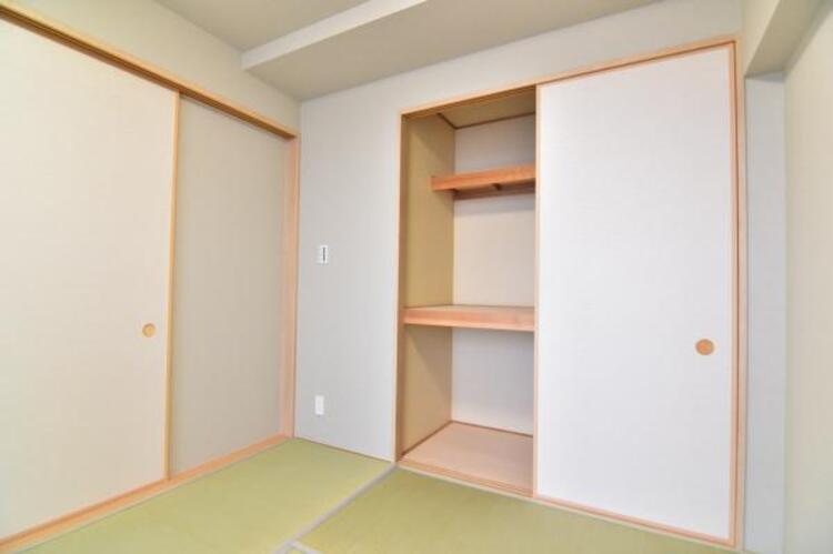 収納 和室の押し入れは奥行きがあるので、お子様のオモチャはもちろん、趣味のお荷物も十分収納が可能です。日常で使わないものや食料のストックにも重宝します。