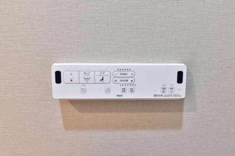 設備 シャワートイレを標準装備。操作パネルで、洗浄機能や温度設定などもラクラク設定できます。