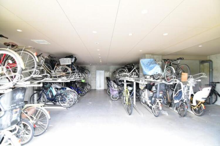 その他 管理の行き届いた駐輪場は屋内で雨の日も安心です。