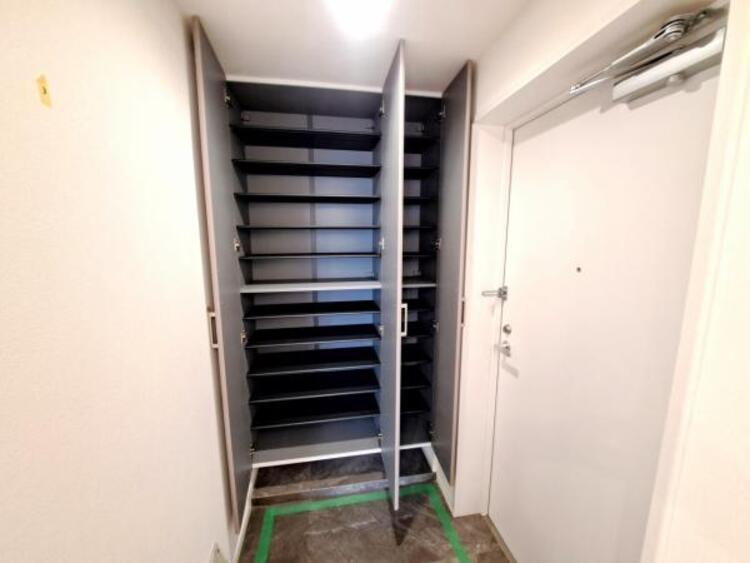 収納 玄関には収納豊富なシューズクローゼットも完備。雑多な玄関でなくスッキリ空間にできるよう設計しました。