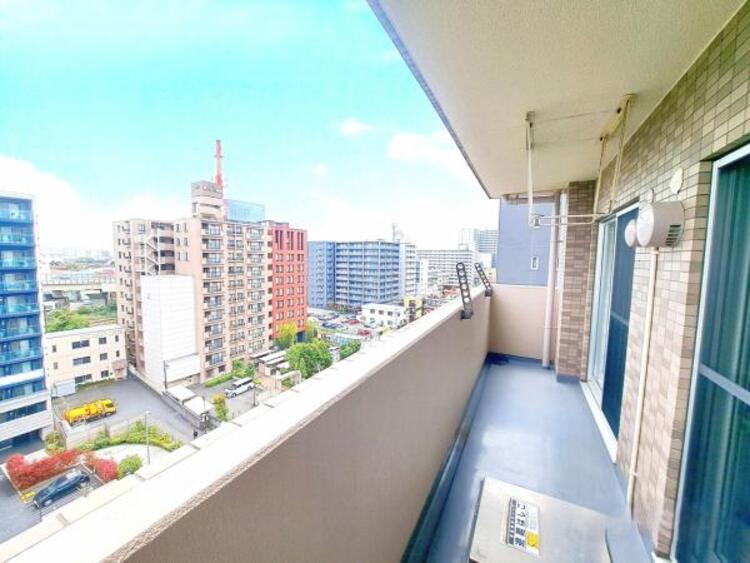 バルコニー 風通しのよいバルコニー。お洗濯物も乾かしやすいですね。