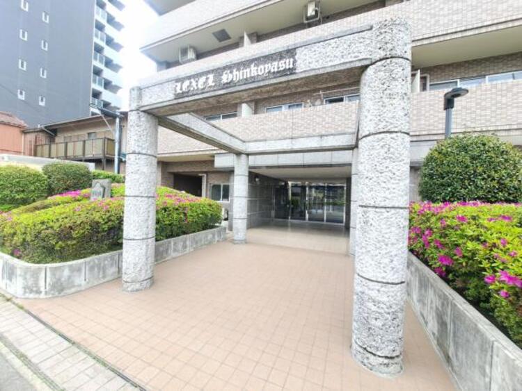 エントランス 居住者の帰り、訪れる方を優しく迎えてくれるエントランスです。