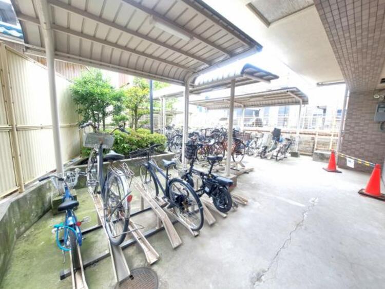 その他 屋根がついた駐輪場、自転車も濡れにくいです。