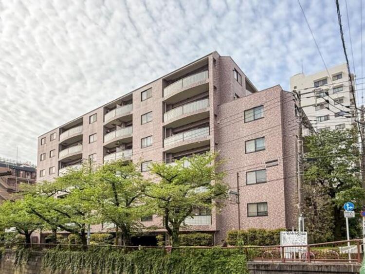 外観 中目黒駅徒歩５分！利便線の高い好立地です。