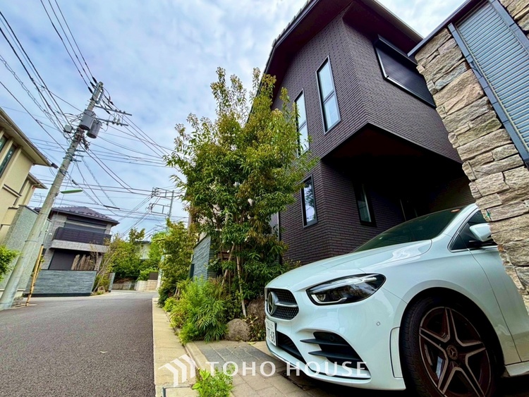 内装 【快適性＆機能性】住むほどに実感する快適性＆機能性。各空間を彩る設備は、デザイン性に優れたHigh Quality仕様が装備。広く使い勝手のよい空間と設備で、理想の暮らしを演出します