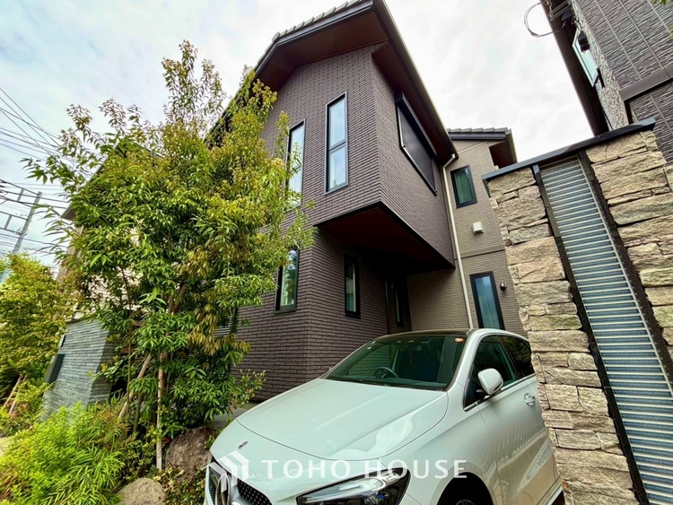 キッチン 【素敵な空間】君の姿に一瞬足を止めていた。美しくて惑わされてしまった自分が信じられない位素敵な空間。そしてこの空間に君がいて喜び歌を歌う僕が燥いでいる。