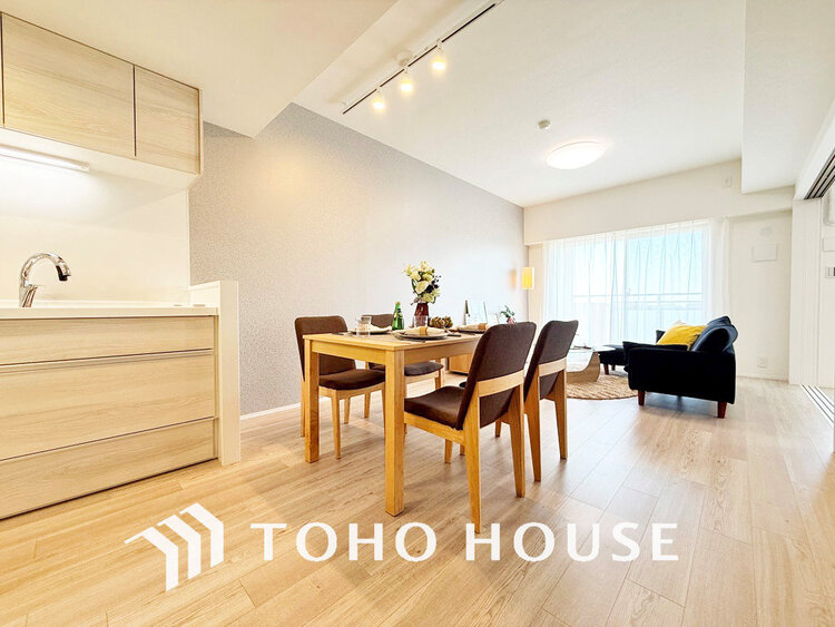 内装 家族みんなが爽やかに過ごせるように、光をたっぷり取り込んだLDK