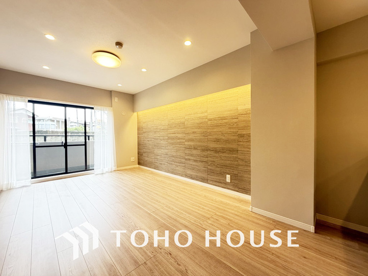 内装 広がりのある住空間、家族が集まるリビング・ダイニング