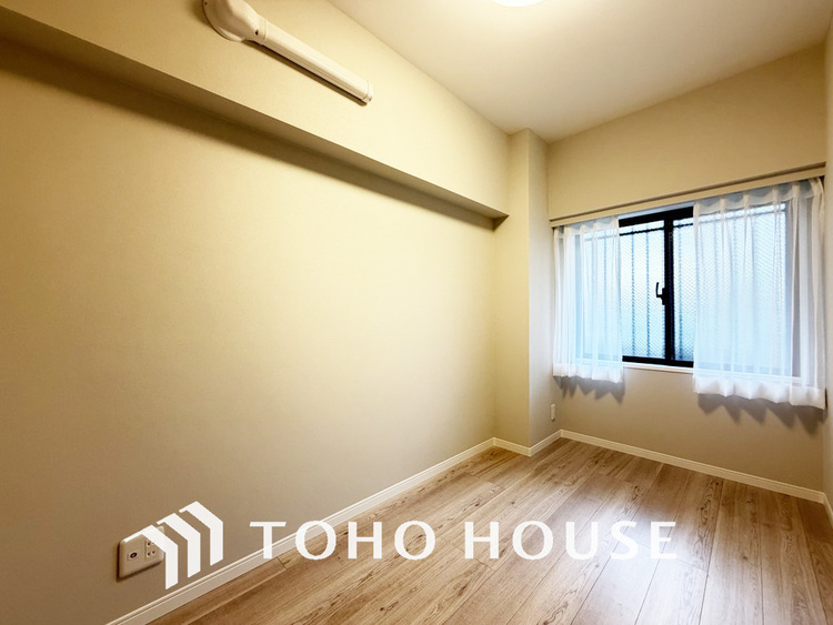 内装 採光もある洋室は、くつろぎのひと時を過ごすのにぴったり