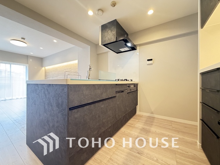 キッチン シンプルな部屋の雰囲気に溶け合うナチュラルキッチン