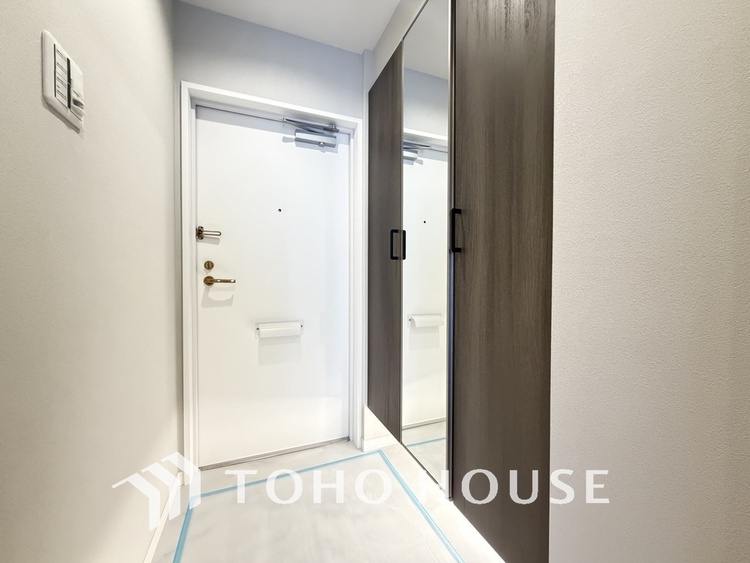 玄関 飾り過ぎないシンプルな内装の玄関