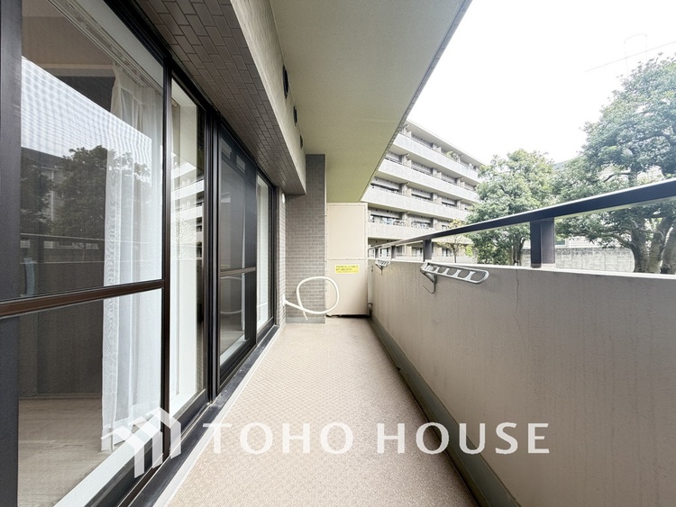 バルコニー 陽当たり良好なバルコニー