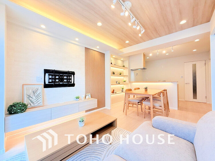 内装 広がりのある住空間、家族が集まるリビング・ダイニング