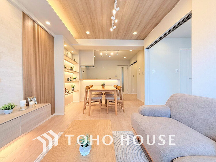 内装 上質な時間を育む暮らしのメインステージ。寛ぎとコミュニケーションを育む居心地のよい場所