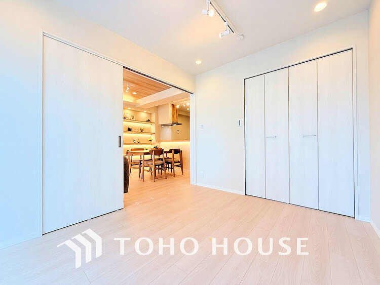 内装 シンプルですっきりとした室内は飽きのこない居心地の良い雰囲気