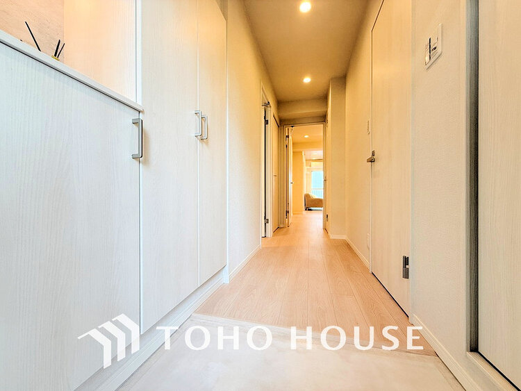 玄関 落ち着いた雰囲気の玄関、家族の帰りを暖かく迎えてくれます