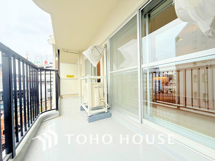 その他 日当たりの良いバルコニーで晴れの日の洗濯物も楽しみになりますね