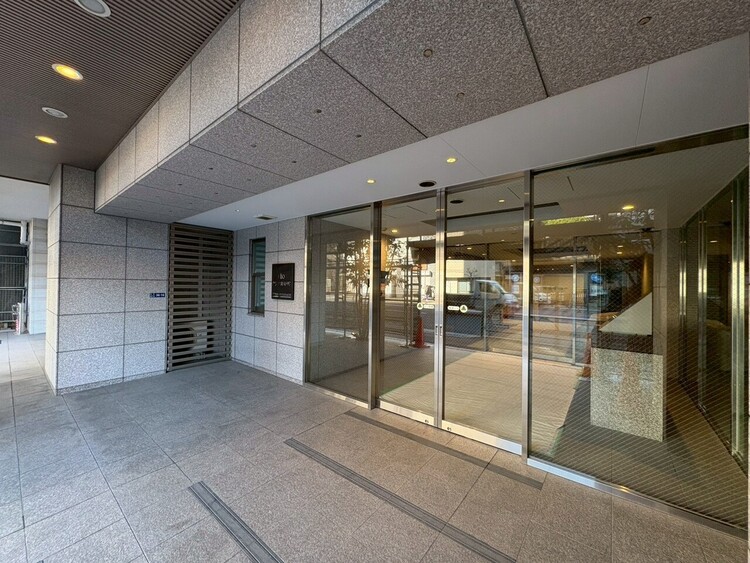 その他 上質感漂う玄関アプローチです。