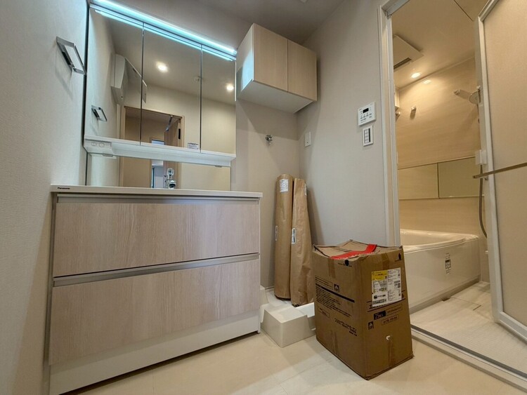 その他 十分な広さの脱衣所。