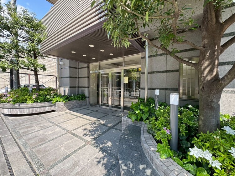 その他 上質感漂う玄関アプローチです。