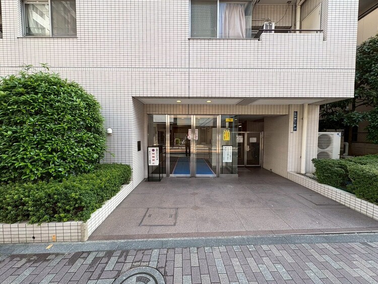 その他 上質感漂う玄関アプローチです。