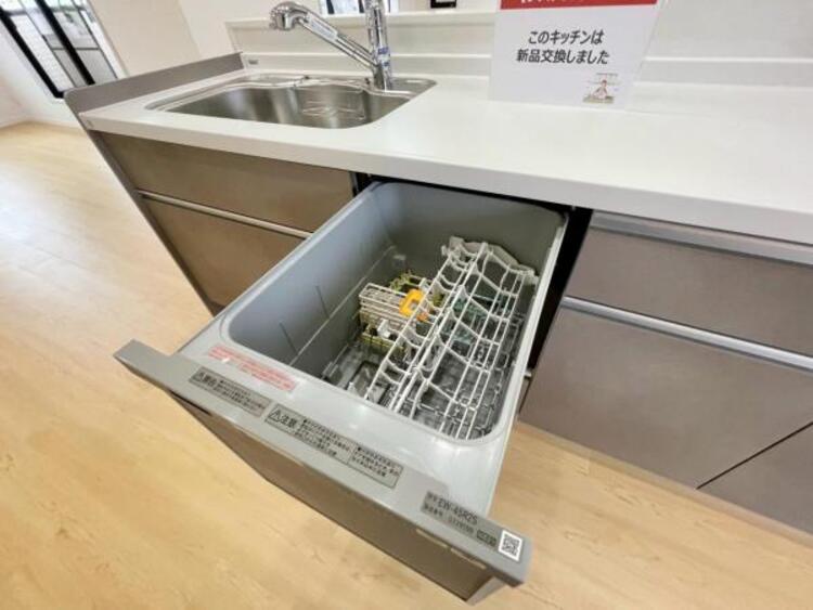 キッチン ビルトイン食洗機で食後の負担を軽減。高温洗浄と乾燥で、手洗いより清潔・快適、経済的です。