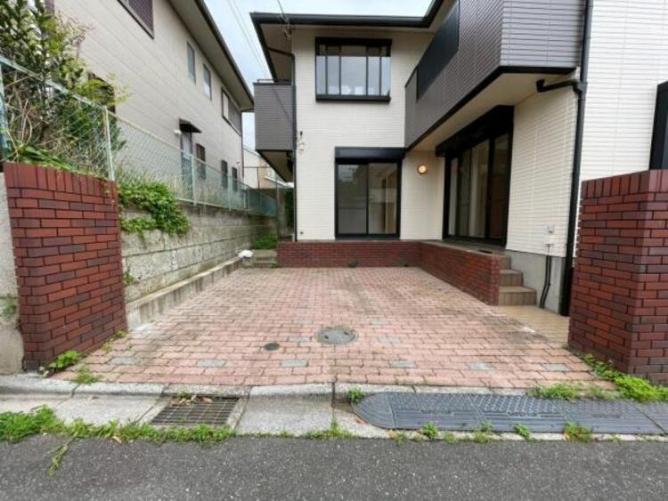 駐車場 カースペース並列2台駐車可能（※車種による）