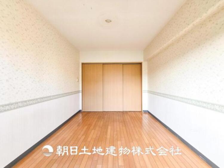 内装 【居室】趣味・感性で個性的に飾って頂けるようシンプルに仕上げてあります。