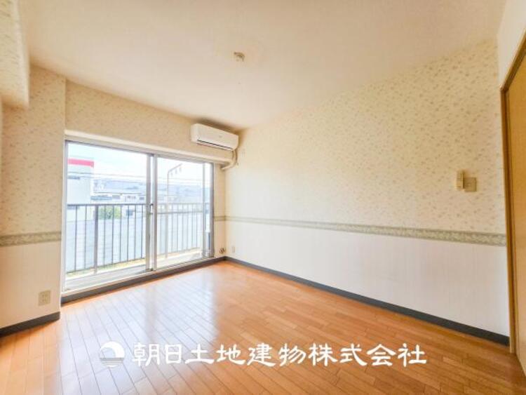 居間 【リビング】家族や友人との時間など、１番多くの時間を過ごす空間だからこそ落ち着いた空間になります。