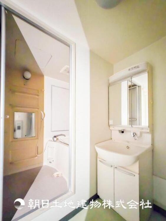 洗面 【洗面化粧台】快適に過ごせることはもちろん、収納や機能性を兼ね備えた洗面化粧台です。