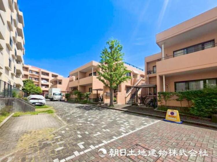 外観 【外観写真】表現された空間はたくさんの光を浴び、風を感じ、暮らしの時間を豊かにしてくれます。デザインされた空間と競い合うかのような充実した建物と共に大切な家族の思い出を刻んでいきます。