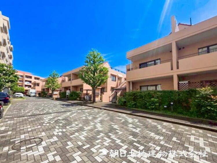 外観 【外観写真】時代の流行ではなく拘りを貫く。シックなカラートーンで街並みに溶け込む外観は、主張し過ぎず、かつ平凡ではない絶妙なバランスで輝きを放ちます。