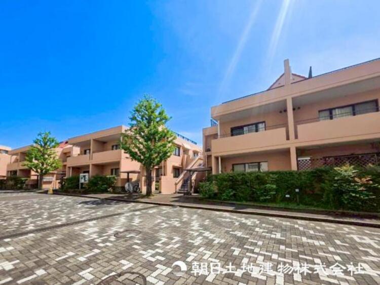 外観 【外観写真】家族の色を映し出す洗練された邸宅は、ずっと輝き続けながらいつしか街の風景に溶け込んでいきます。