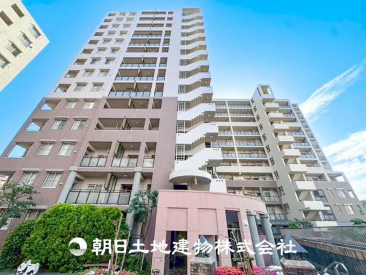 外観 【外観写真】表現された空間はたくさんの光を浴び、風を感じ、暮らしの時間を豊かにしてくれます。デザインされた空間と競い合うかのような充実した建物と共に大切な家族の思い出を刻んでいきます。