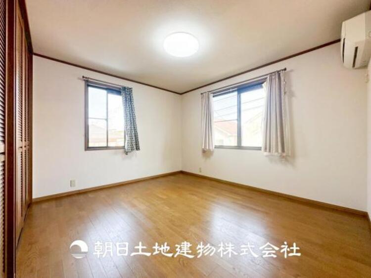 内装 【居室】設計者のセンスが求められる大切な空間だからこそ、落ち着いて過ごせる癒しと寛ぎの空間が欲しい。そんな願いを叶えました。