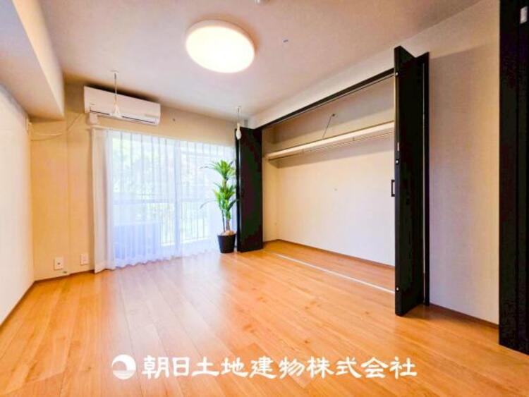 居間 【リビング】リビングにはみんなが集い、食事や楽しい会話が始まる。